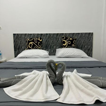 Black Sweet Homestay Dua Gili Air Esterno foto