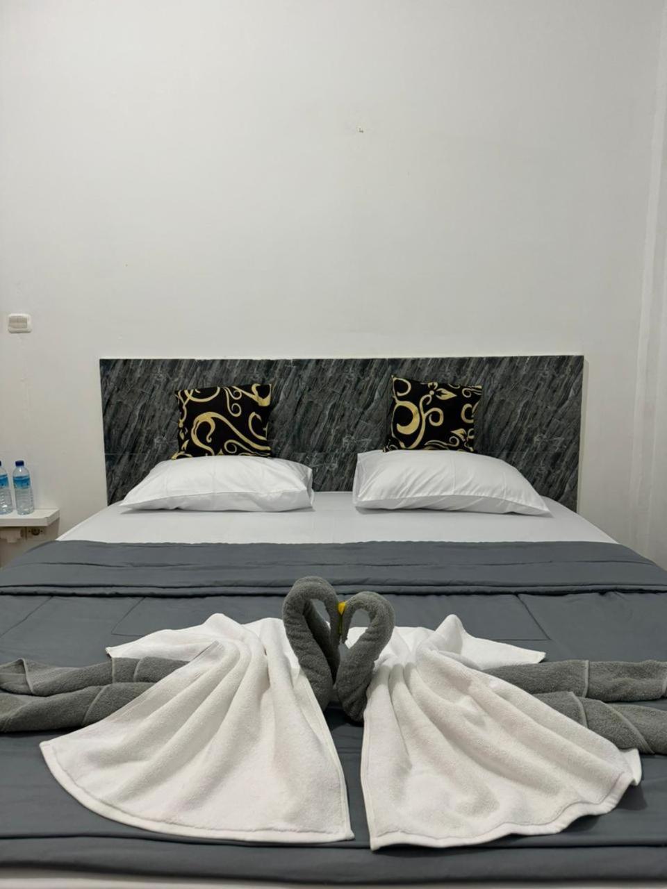 Black Sweet Homestay Dua Gili Air Esterno foto