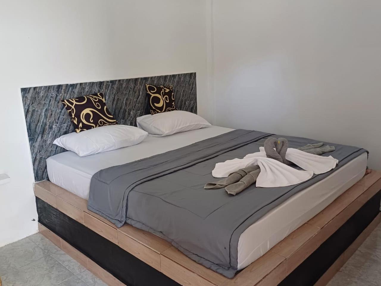 Black Sweet Homestay Dua Gili Air Esterno foto