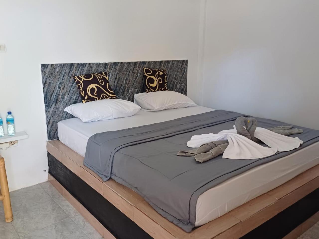 Black Sweet Homestay Dua Gili Air Esterno foto